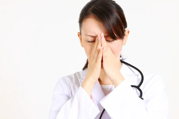 Young Japanese female doctor suffers　 — Zdjęcie stockowe